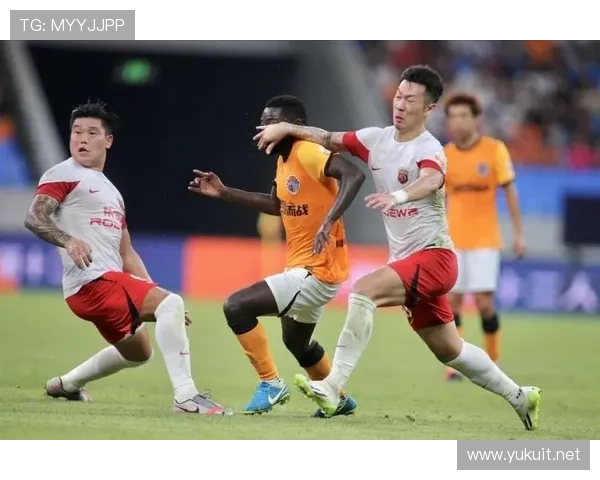 山东泰山防守体系失序，老将坐镇难掩结构性问题