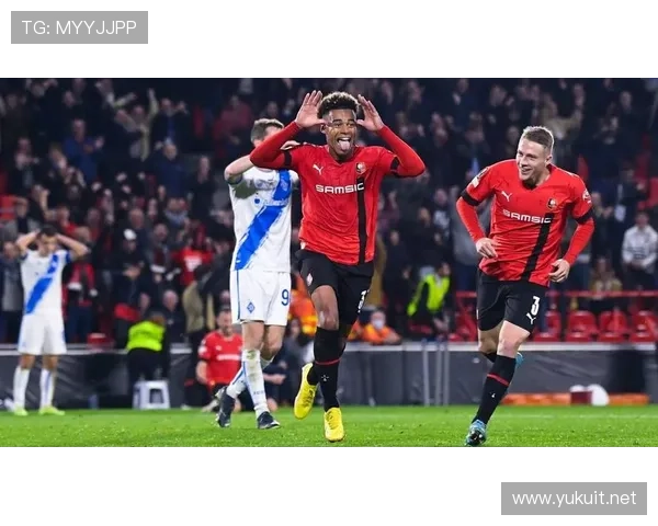 杜埃与登贝莱的突破能力：效率与对抗差异分析