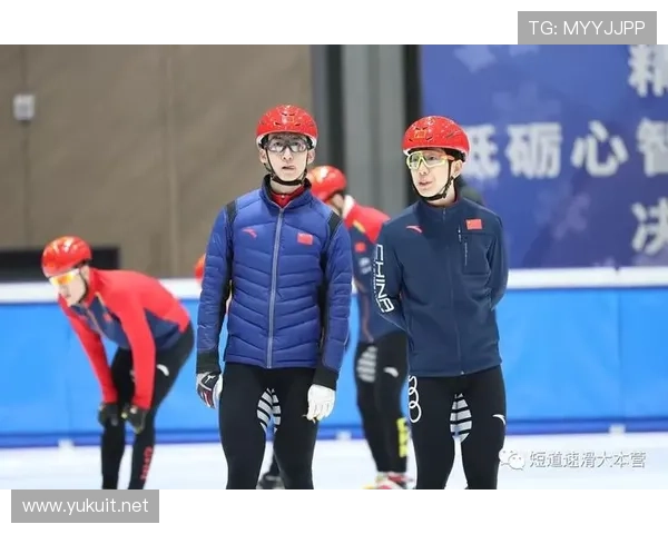 管晨辰今天居然穿得像去参加派对，不知道训练场教练啥反应