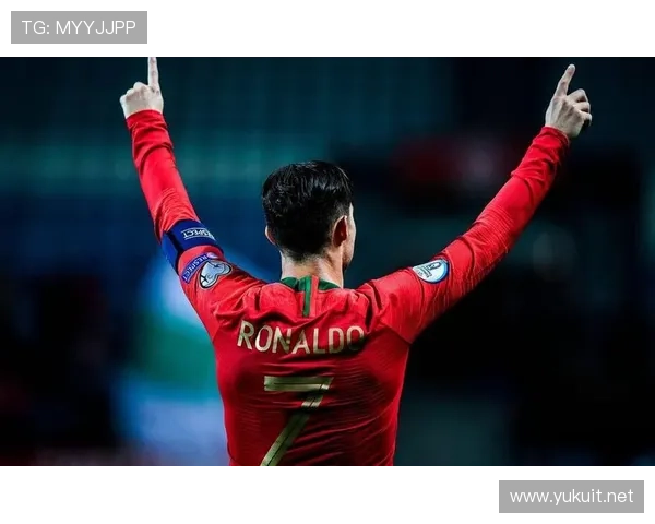 莱万多夫斯基与C罗进球效率对比：不同体系下的表现差异