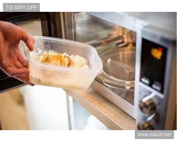 勒布朗家的冰箱里居然没有剩饭？